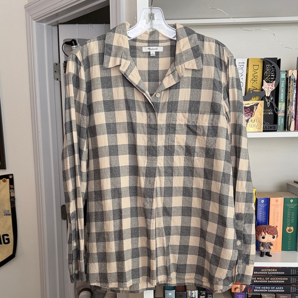Madewell Plaid Long-Sleeve Button-Up Shirt in Cream and Gray